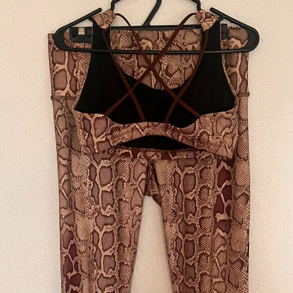 Snakeskin yoga pant & bra set - Picture 8 of 10